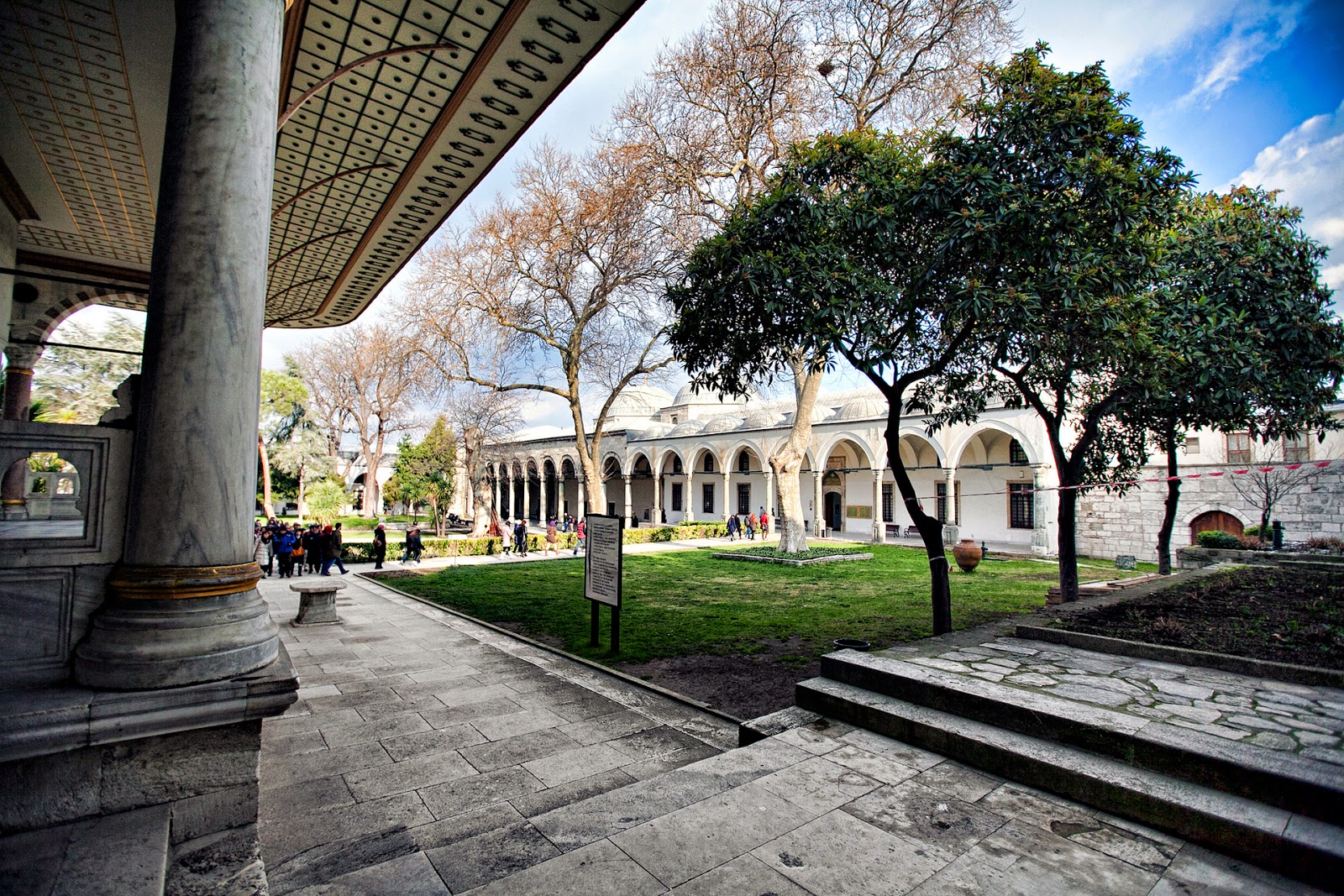 Topkapı Sarayı İç Avlu. Osmanlı Sarayları Ne Zaman Ve Hangi Sultan Döneminde Yapıldı. . Milli Saraylar İstanbul Kültür Bakanlığı Müzesi