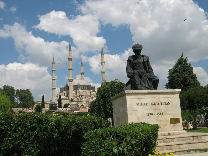 Mimar Sinan Heykeli Ve Selimiye Camii Mimarsinan Yapıtları Geçmiş Dünya Usta Mimarlık Mimari Köprü Yol Han Su Kemeri Saray Edirne