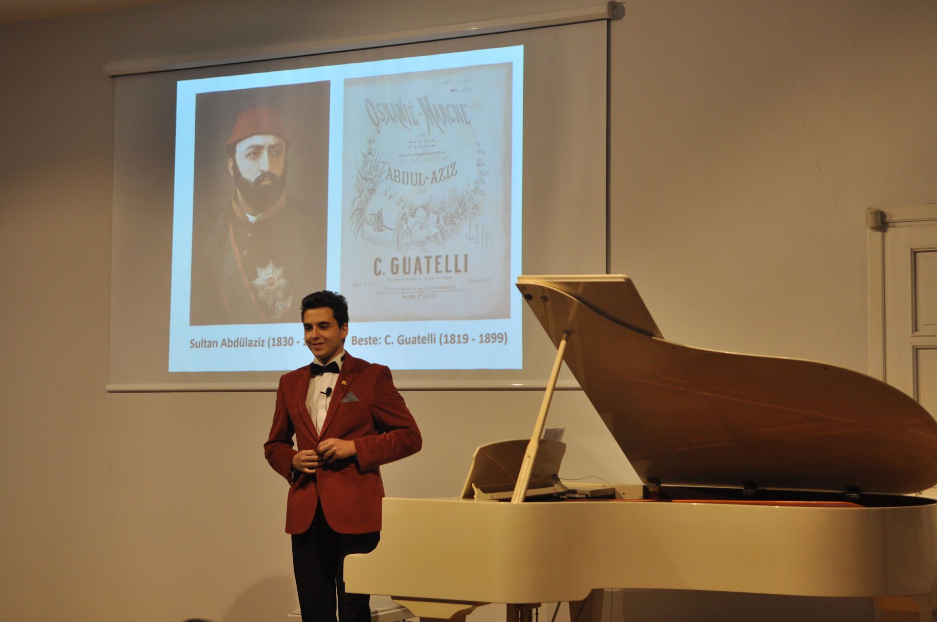 Piyano Tuşlarından Farklı Ezgiler Turing Konserinde Osmanlı Marşlarını Ve Müziklerini çaldı. Genç Osmanlı Piyanist Güneş Yakartepe Konserinde 5 Güzel Eseri Piyano Ile Icra Etti