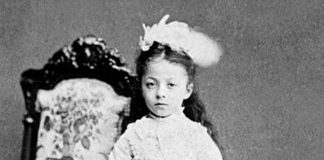 Sultan Abdülaziz Kızı Esma Sultan D. 1873 ö. 1899 1873 Yılında Dolmabahçe Sarayı’nda Dünyaya Geldi. 3 Yaşında Babası Tahttan Indirildi. Abdülhamid 2